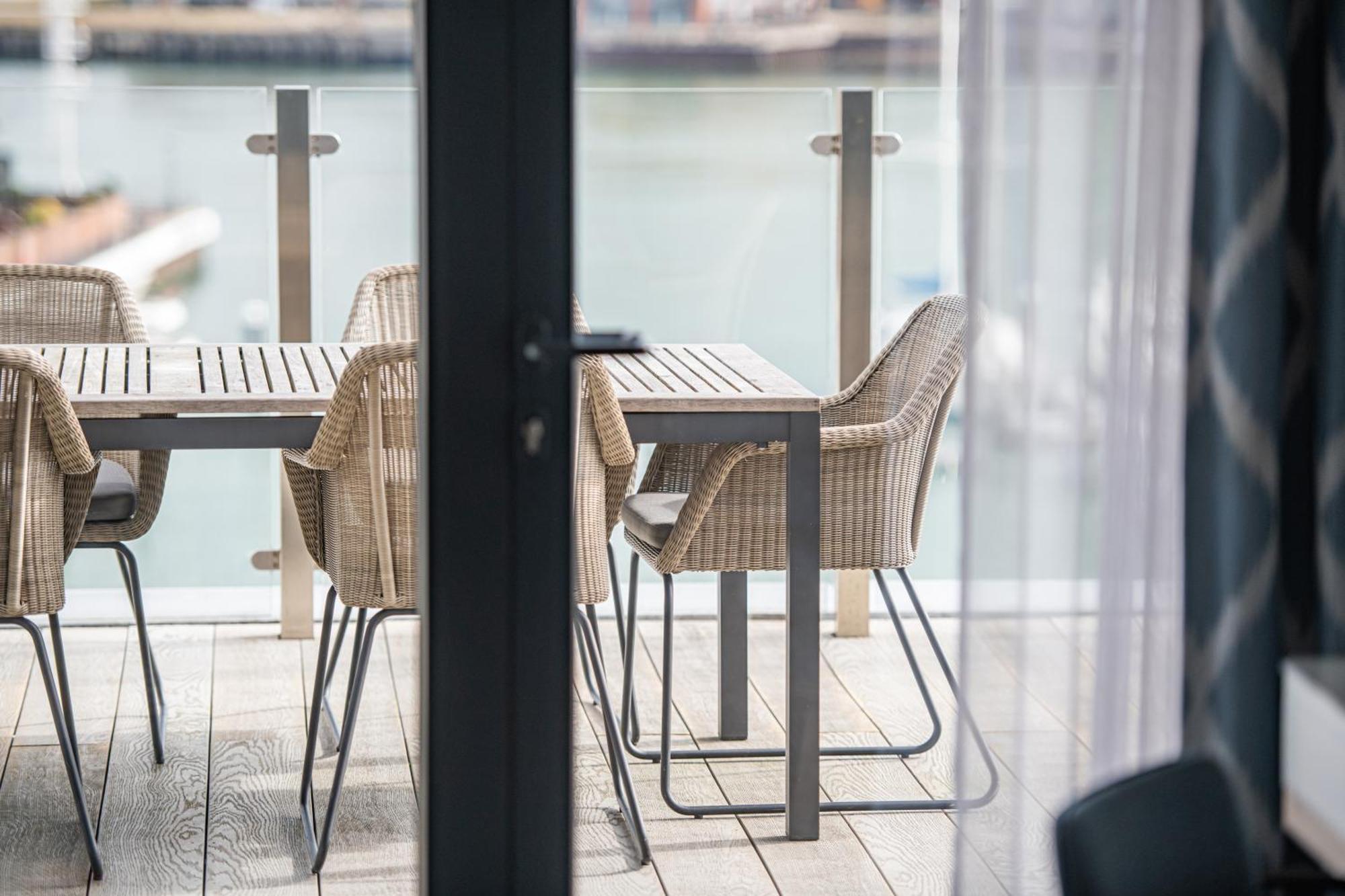 Harbour Hotel & Spa Southampton Pokój zdjęcie The deck of a floating home
