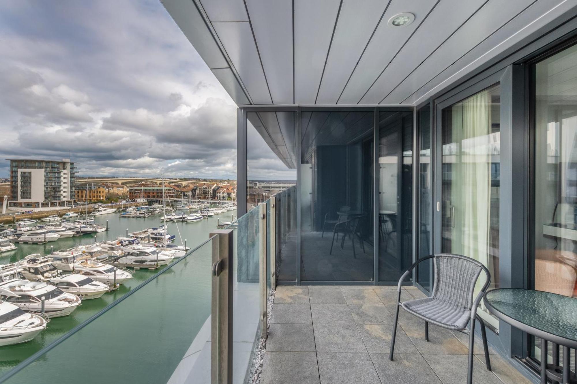 Harbour Hotel & Spa Southampton Pokój zdjęcie A balcony in a residential apartment