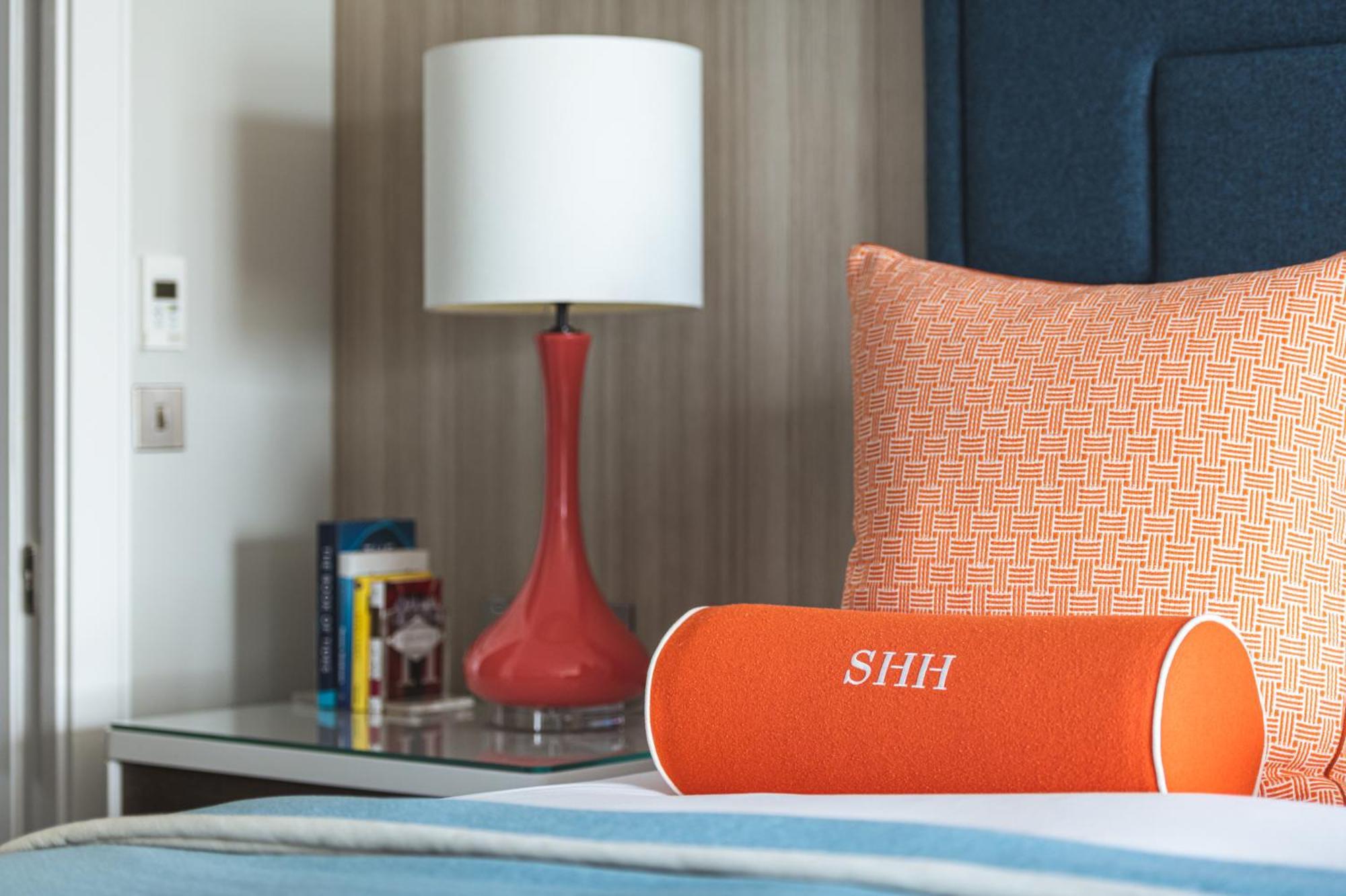 Harbour Hotel & Spa Southampton Zewnętrze zdjęcie A bolster pillow