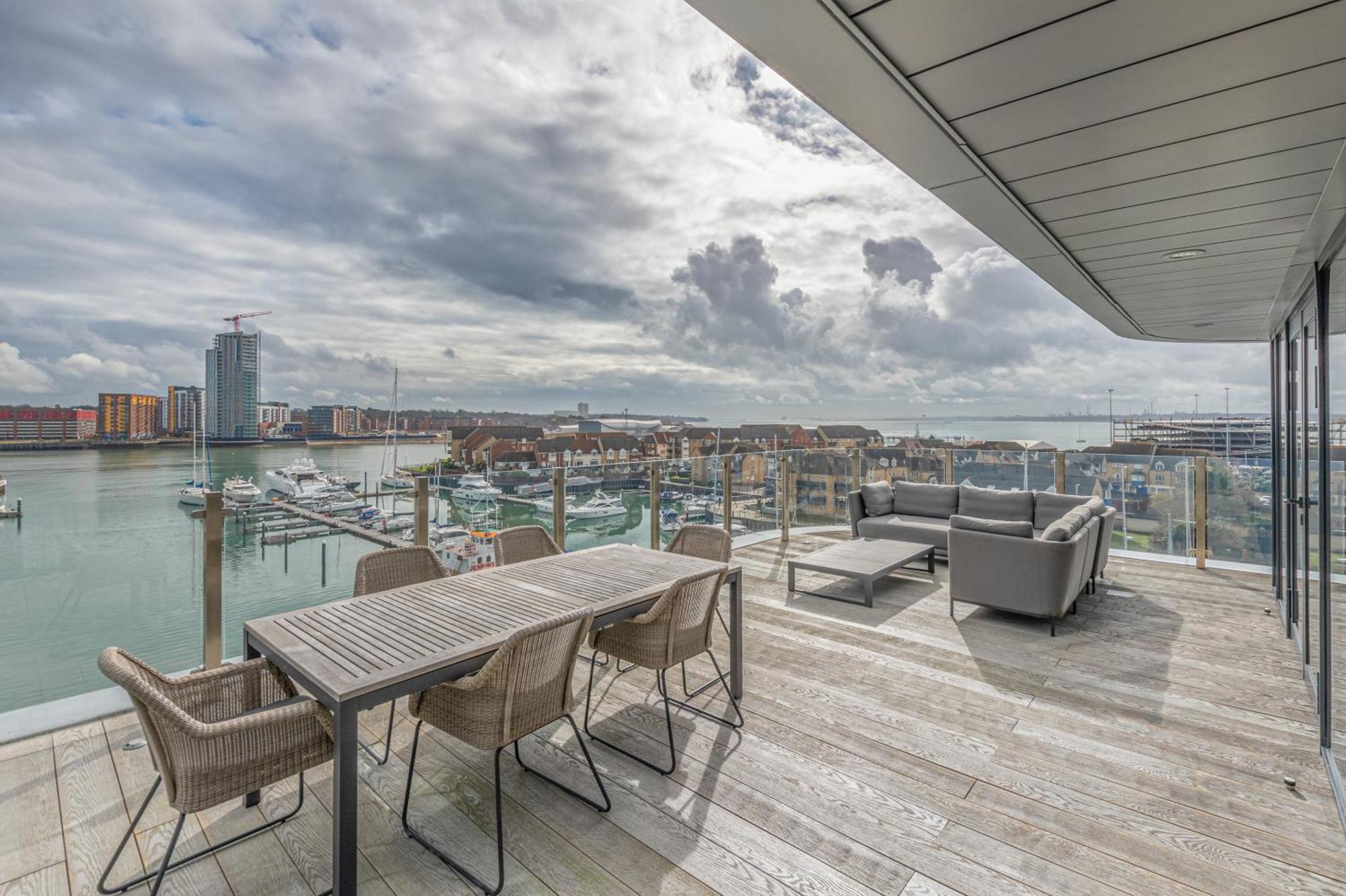 Harbour Hotel & Spa Southampton Pokój zdjęcie The roof terrace at The Beacon